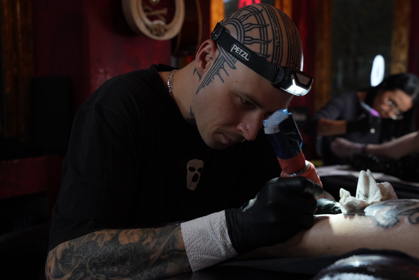 Antonio Boston tattooing a client at Der Grimm Tattoo in Berlin